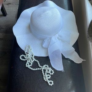 White floppy hat